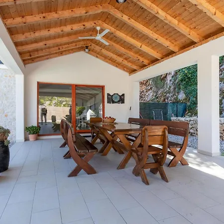 Feriehus Amazing In With Wifi